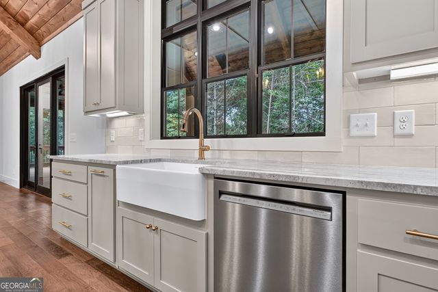 291 Aspen Avenue, Ellijay, GA 30536