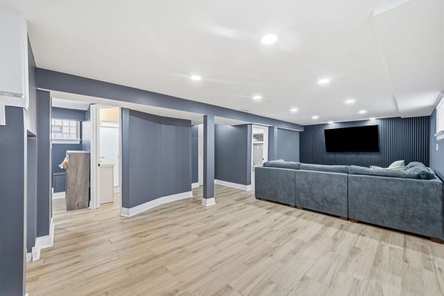 5810 W 64th Street, Chicago, IL 60638