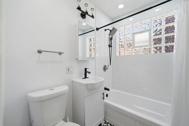 5810 W 64th Street, Chicago, IL 60638