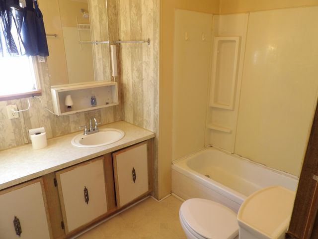 46918 Creekside Road, Yokuts Valley, CA 93675