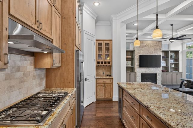 98 Gateway Park Place, Spring, TX 77380