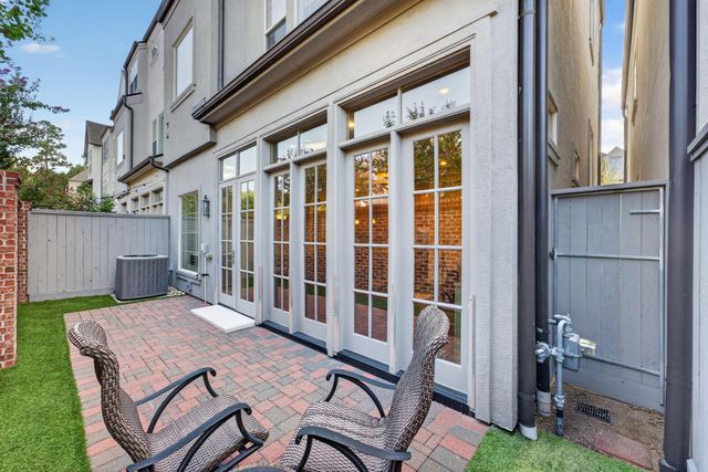98 Gateway Park Place, Spring, TX 77380