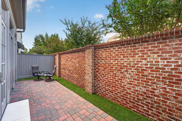 98 Gateway Park Place, Spring, TX 77380