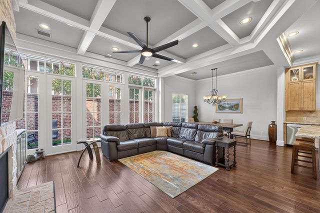 98 Gateway Park Place, Spring, TX 77380