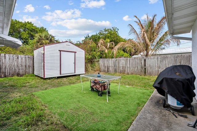 3141 NE Spruce Ridge Avenue, Jensen Beach, FL 34957