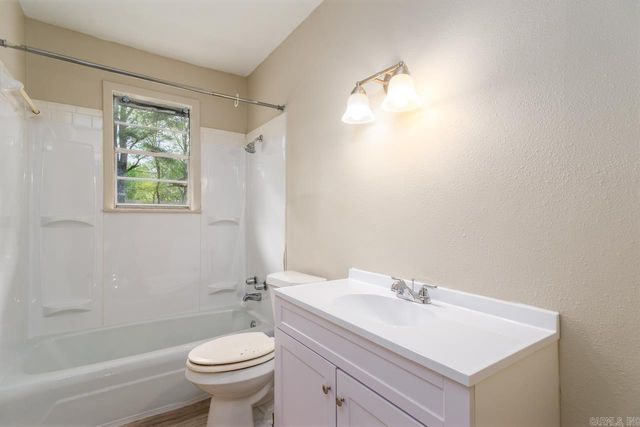 325 Hereford Street, Conway, AR 72032