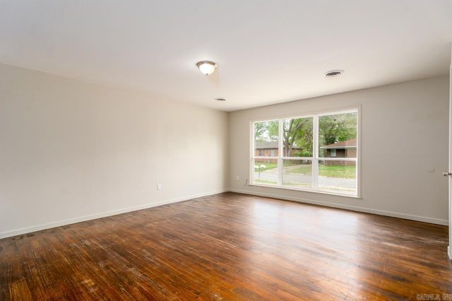 325 Hereford Street, Conway, AR 72032
