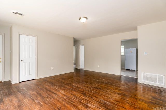 325 Hereford Street, Conway, AR 72032