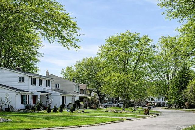 28746 Ramblewood Drive, Farmington Hills, MI 48334