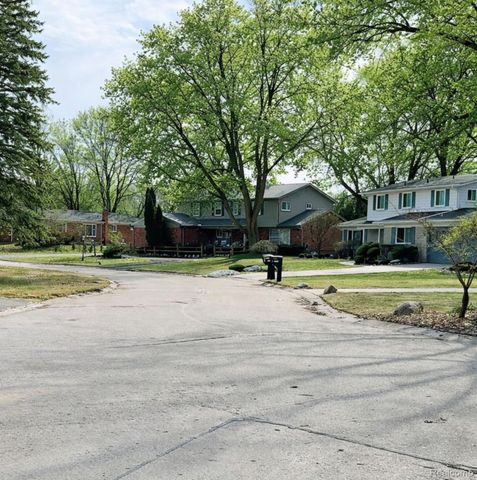 28746 Ramblewood Drive, Farmington Hills, MI 48334
