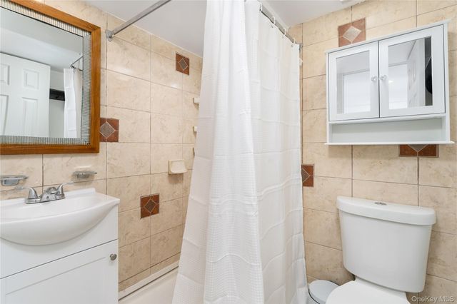 34 Shinnecock Avenue, East Quogue, NY 11942