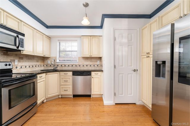 34 Shinnecock Avenue, East Quogue, NY 11942