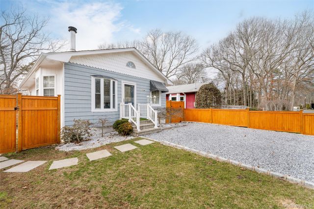 34 Shinnecock Avenue, East Quogue, NY 11942