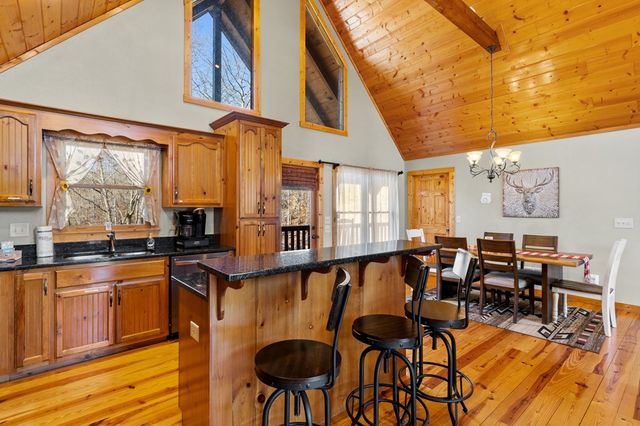 814 Eagle Mountain Drive W, Ellijay, GA 30540