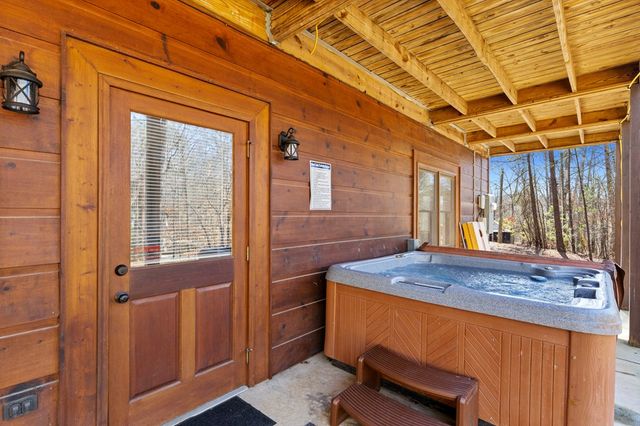 814 Eagle Mountain Drive W, Ellijay, GA 30540
