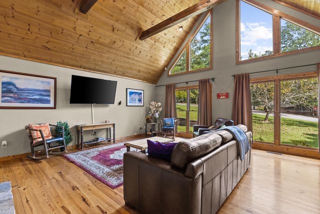 814 Eagle Mountain Drive W, Ellijay, GA 30540