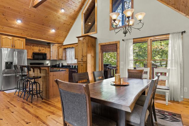 814 Eagle Mountain Drive W, Ellijay, GA 30540