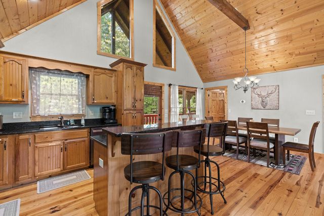 814 Eagle Mountain Drive W, Ellijay, GA 30540