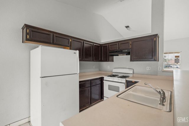 7608 Greywolf Court, Bakersfield, CA 93307