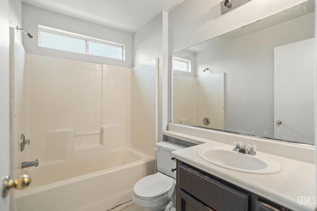 7608 Greywolf Court, Bakersfield, CA 93307