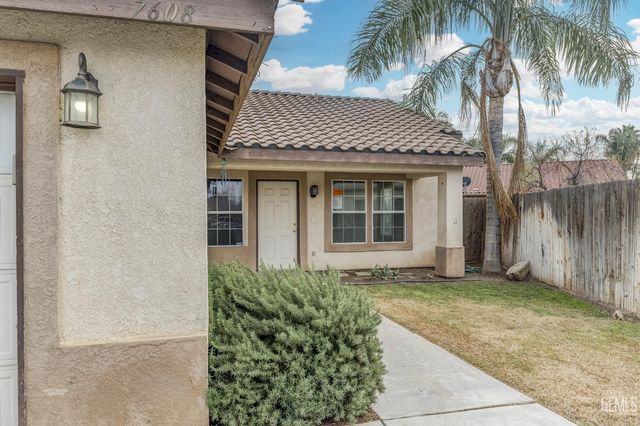 7608 Greywolf Court, Bakersfield, CA 93307