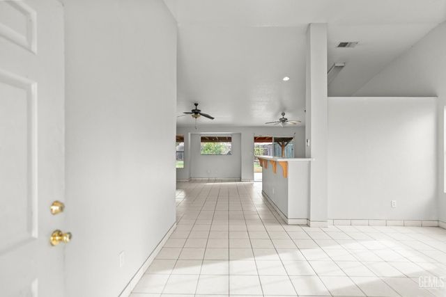 7608 Greywolf Court, Bakersfield, CA 93307