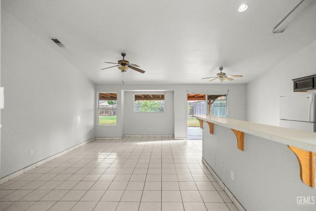 7608 Greywolf Court, Bakersfield, CA 93307