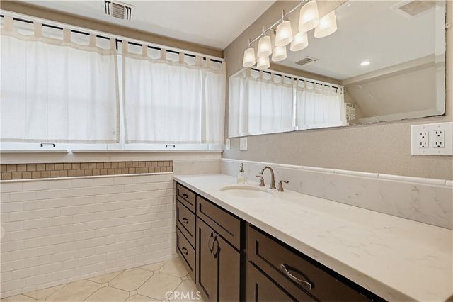 1130 E Appleton, Long Beach, CA 90802