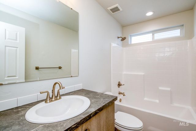 7477 S Menzingers Ave, Meridian, ID 83642