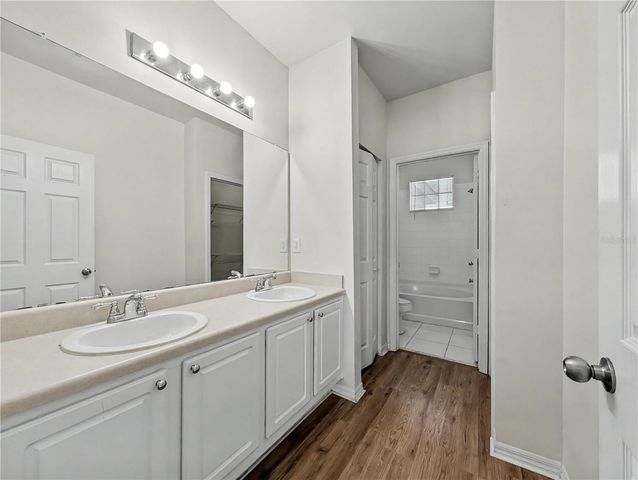 5701 BENTGRASS DRIVE 18-207, Sarasota, FL 34235