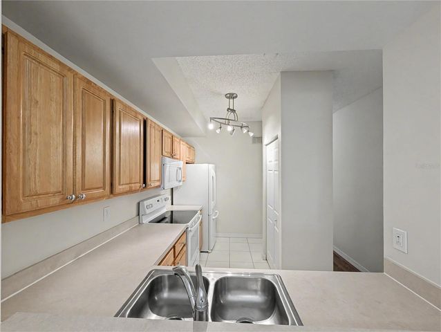 5701 BENTGRASS DRIVE 18-207, Sarasota, FL 34235