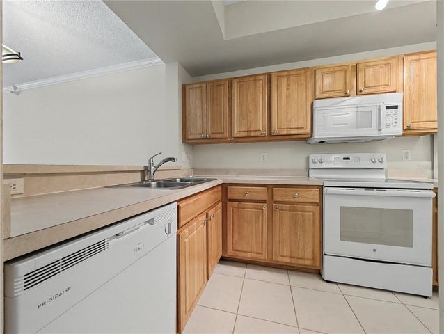 5701 BENTGRASS DRIVE 18-207, Sarasota, FL 34235