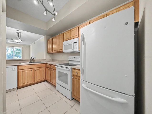 5701 BENTGRASS DRIVE 18-207, Sarasota, FL 34235