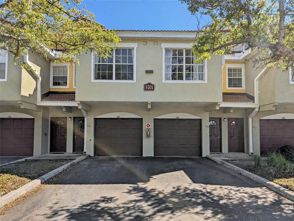 5701 BENTGRASS DRIVE 18-207, Sarasota, FL 34235