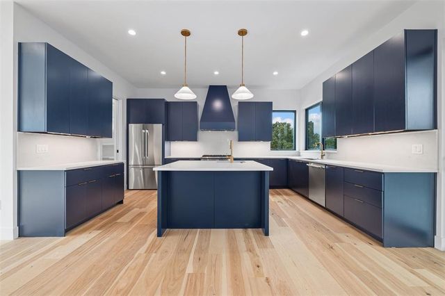 200 N Lake Hills DR, Austin, TX 78733