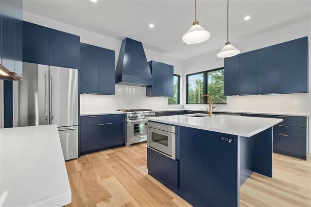 200 N Lake Hills DR, Austin, TX 78733