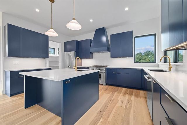 200 N Lake Hills DR, Austin, TX 78733