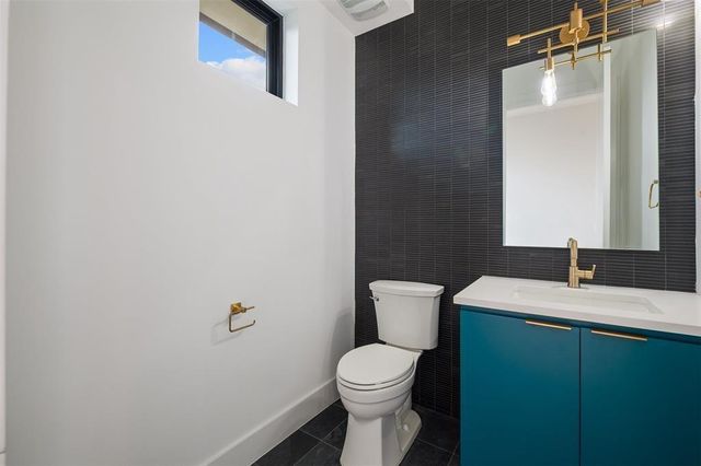 200 N Lake Hills DR, Austin, TX 78733