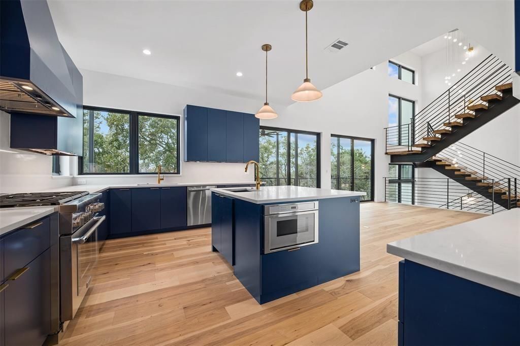 200 N Lake Hills DR, Austin, TX 78733