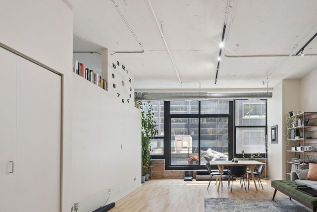 130 S Canal Street 208, Chicago, IL 60606