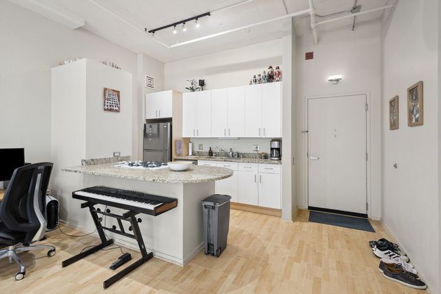 130 S Canal Street 208, Chicago, IL 60606