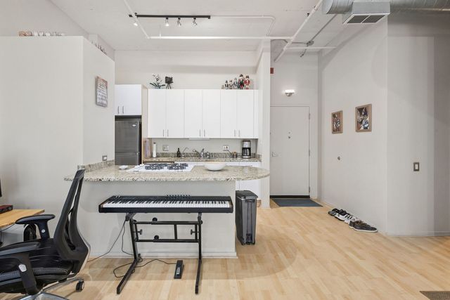130 S Canal Street 208, Chicago, IL 60606
