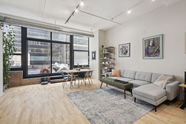 130 S Canal Street 208, Chicago, IL 60606