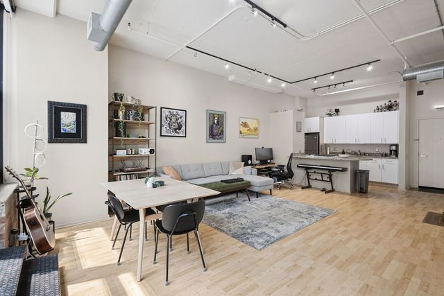 130 S Canal Street 208, Chicago, IL 60606