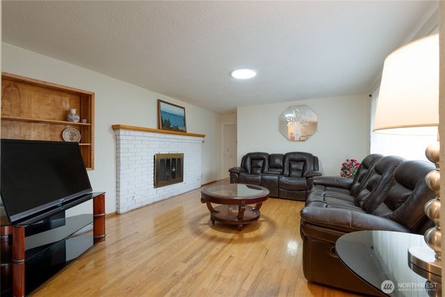 710 ROE Street, Steilacoom, WA 98388