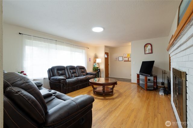 710 ROE Street, Steilacoom, WA 98388