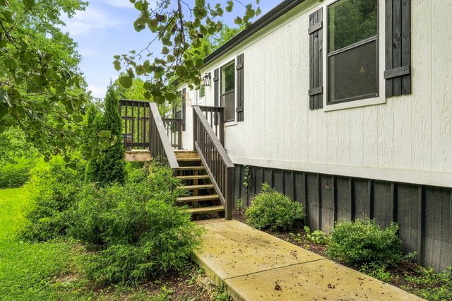 563 Sunset Point Rd, Mcminnville, TN 37110