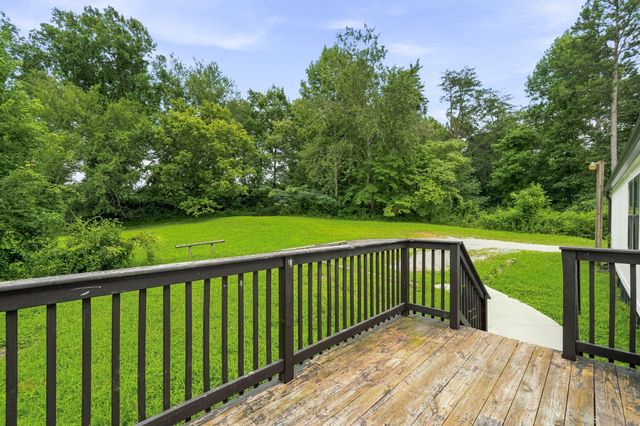 563 Sunset Point Rd, Mcminnville, TN 37110