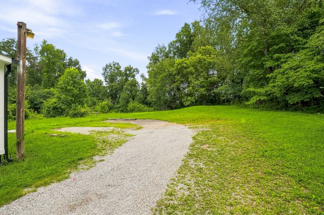 563 Sunset Point Rd, Mcminnville, TN 37110