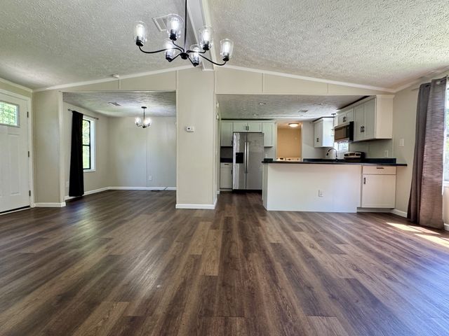 563 Sunset Point Rd, Mcminnville, TN 37110